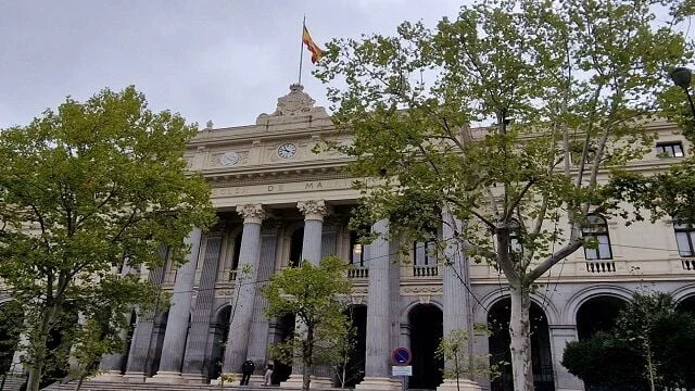 El Ibex 35 se aleja de los 20.200 puntos ante la debilidad del sector renovable