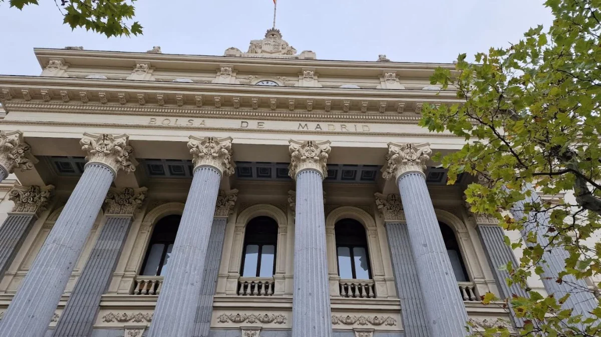 El Ibex 35 se mantiene firme a pesar de las caídas de Cellnex y Sabadell en Navidad