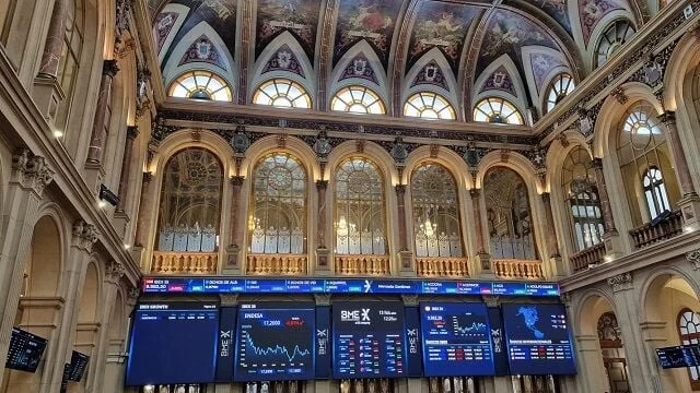 El Ibex 35 se mantiene por encima de 17.500 puntos a pesar de la presión geopolítica.