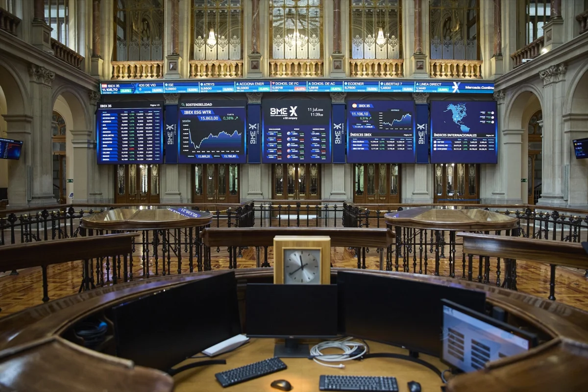 El IBEX 35 se recupera y mantiene los 16.900 puntos ante la presión del petróleo