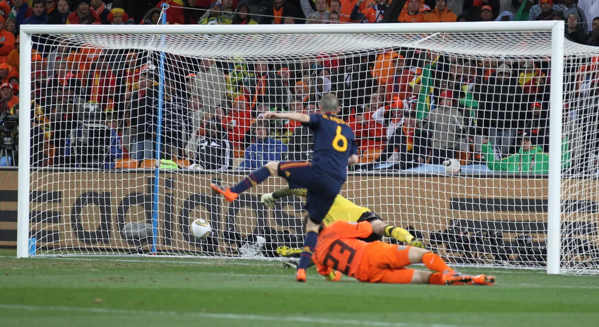 El impacto de Iniesta y Keyne en la narrativa del fútbol español actual