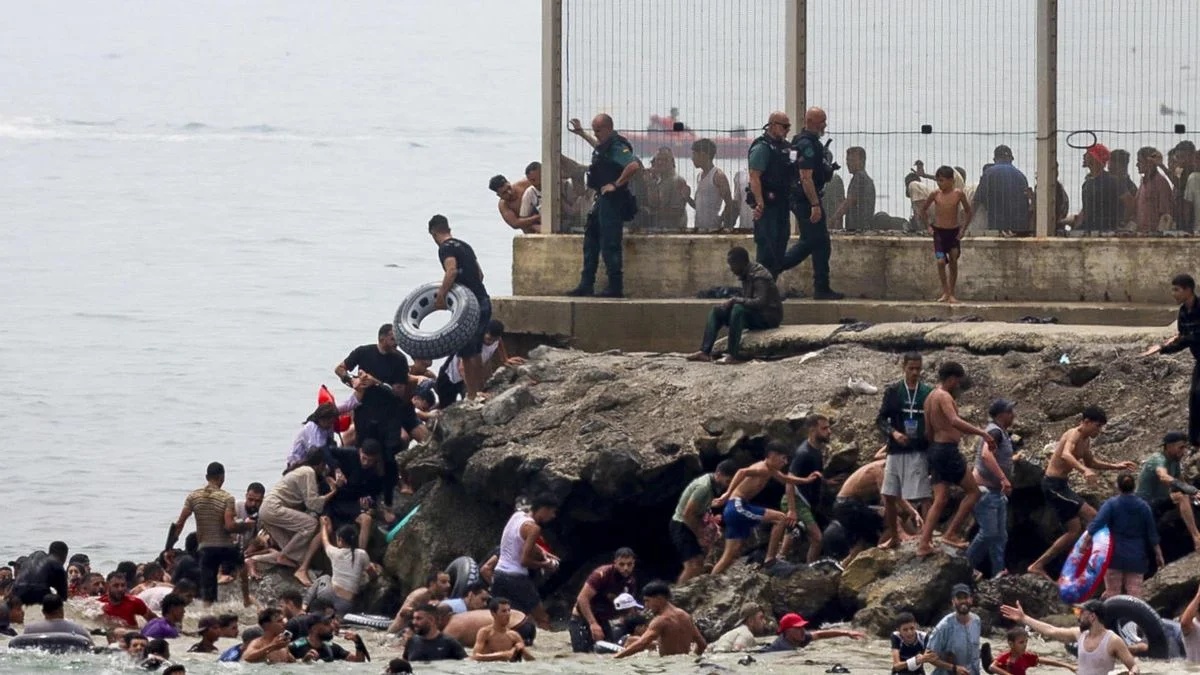 El impacto de la entrada masiva de migrantes: el Gobierno bajo presión social y política