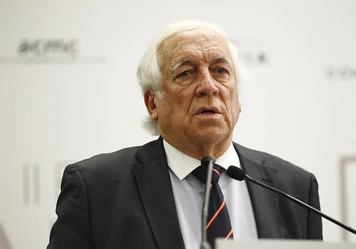El legado de Carlos Espinosa de los Monteros: su impacto en la aviación española