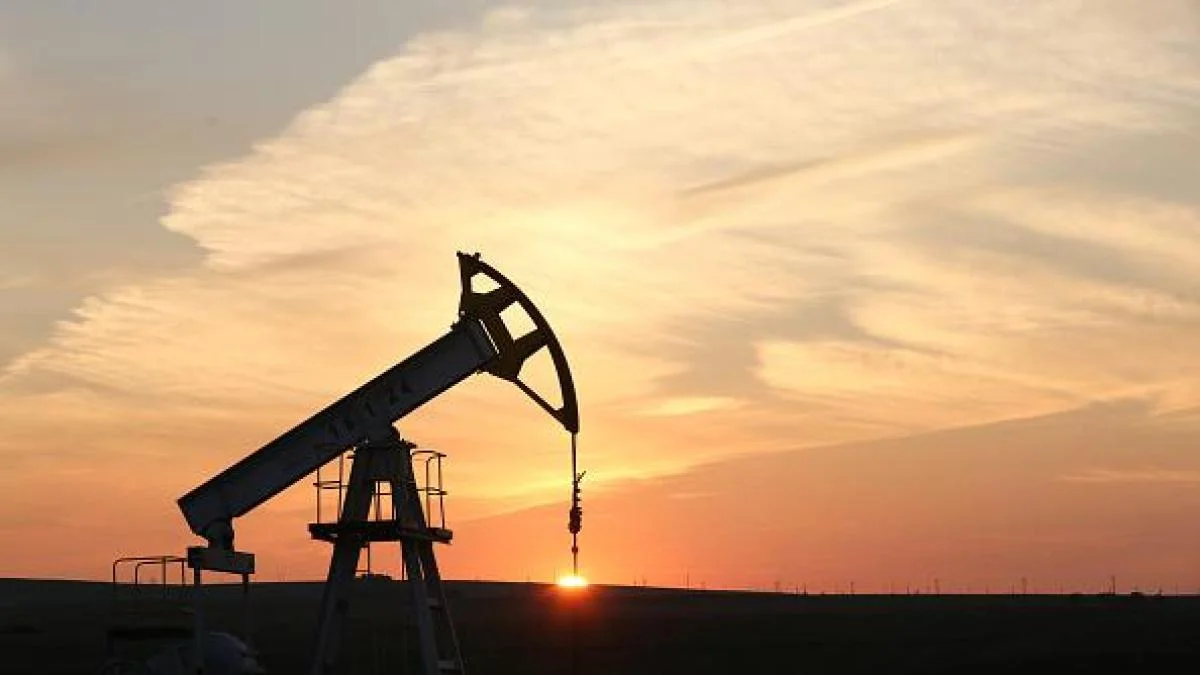 El mercado petrolero se agita tras la liberación del 80% de reservas de la AIE