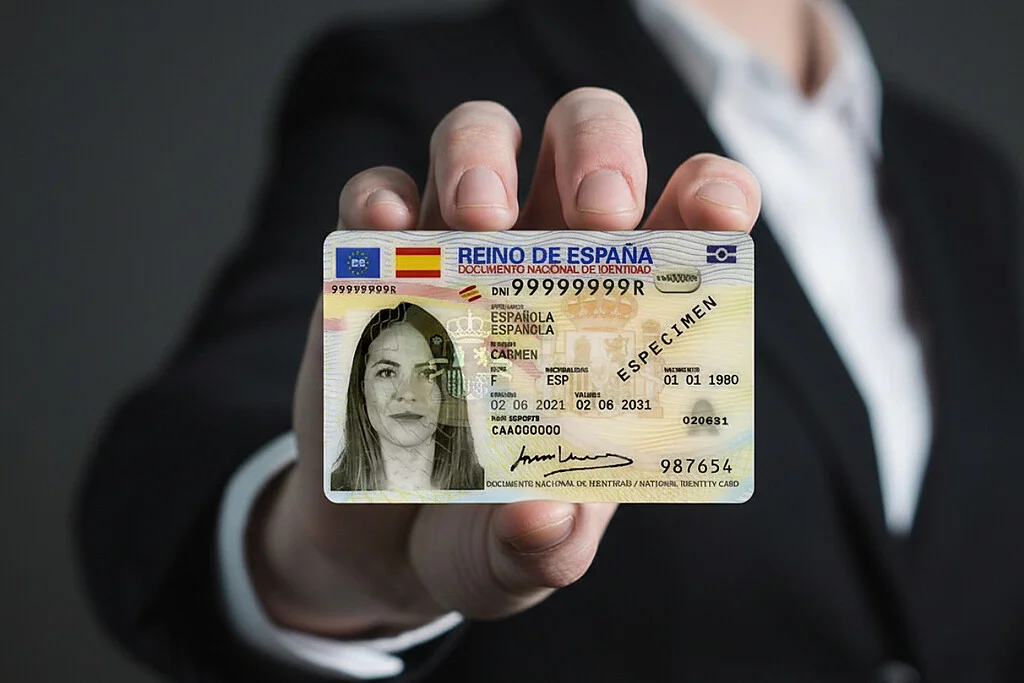 El nuevo cifrado del DNI en España no frena el riesgo de photocopiadoras en hoteles