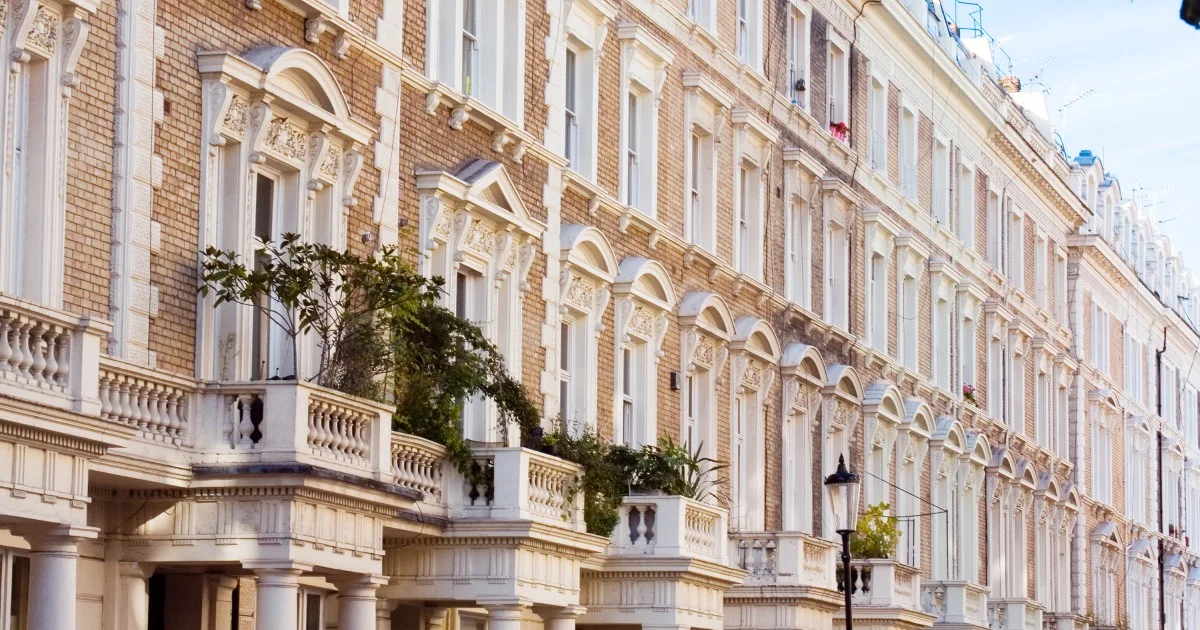 El nuevo impuesto británico podría encarecer el lujo para compradores extranjeros en el mercado inmobiliario