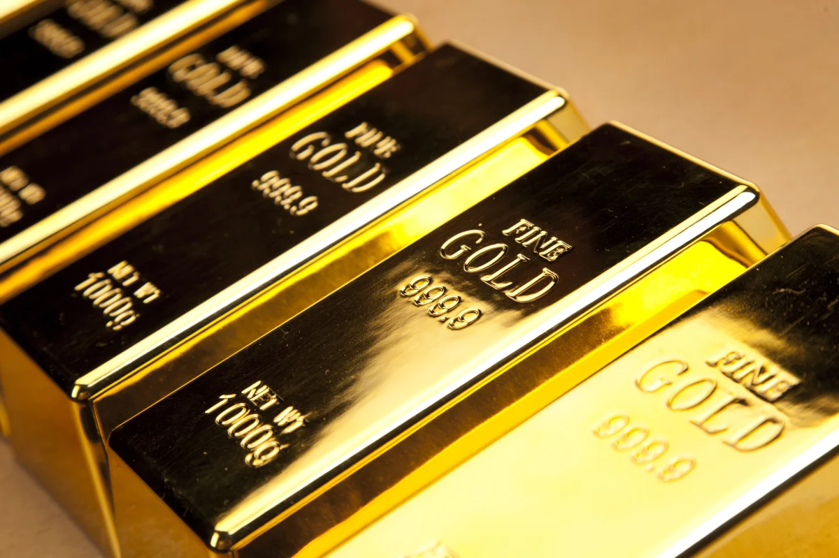 El oro alcanza máximos históricos: el yen y tensiones globales impulsan su valor