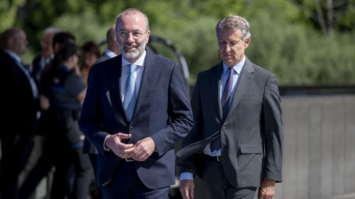 El PP refuerza su estrategia anti-Sánchez en un foro europeo con Feijóo al mando