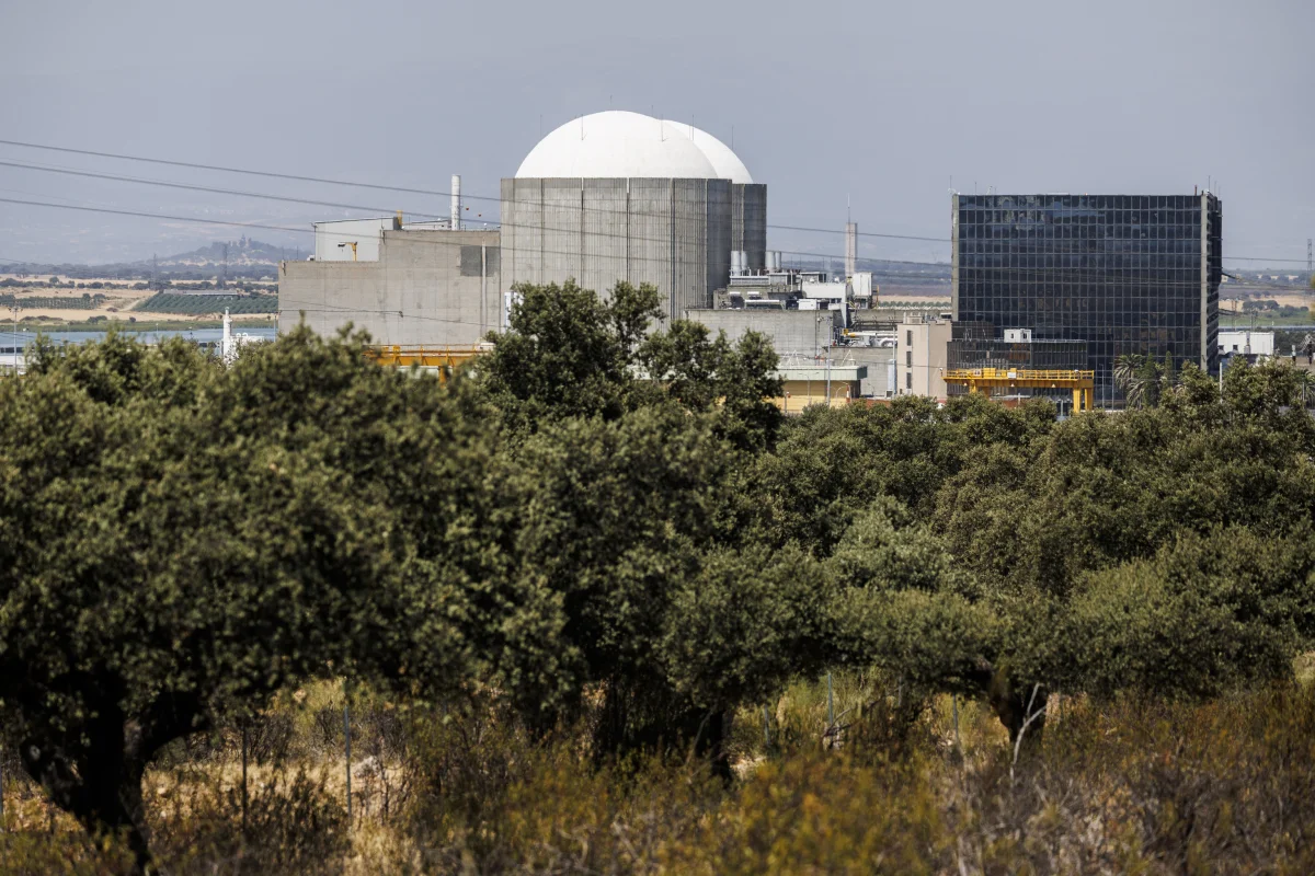 El precio del gas obliga a Almaraz a prorrogar su cierre, afectando el suministro energético