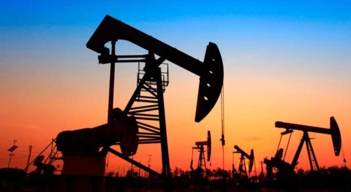 El precio del petróleo se estabiliza mientras la OPEP+ decide no aumentar producción