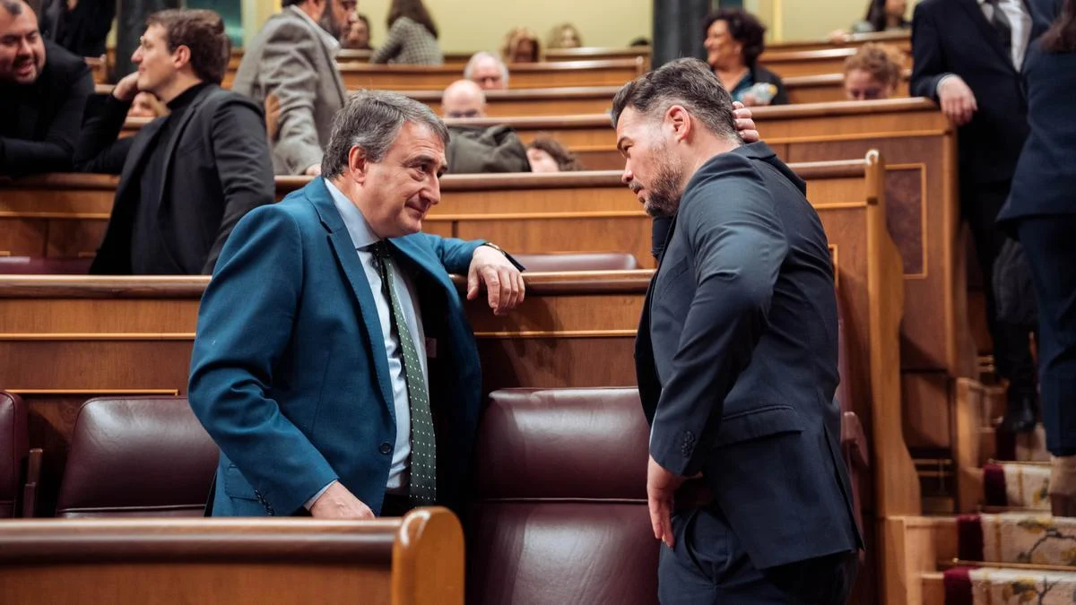 El PSOE se tambalea: el PP se queda solo ante la inacción de la izquierda antes de las elecciones
