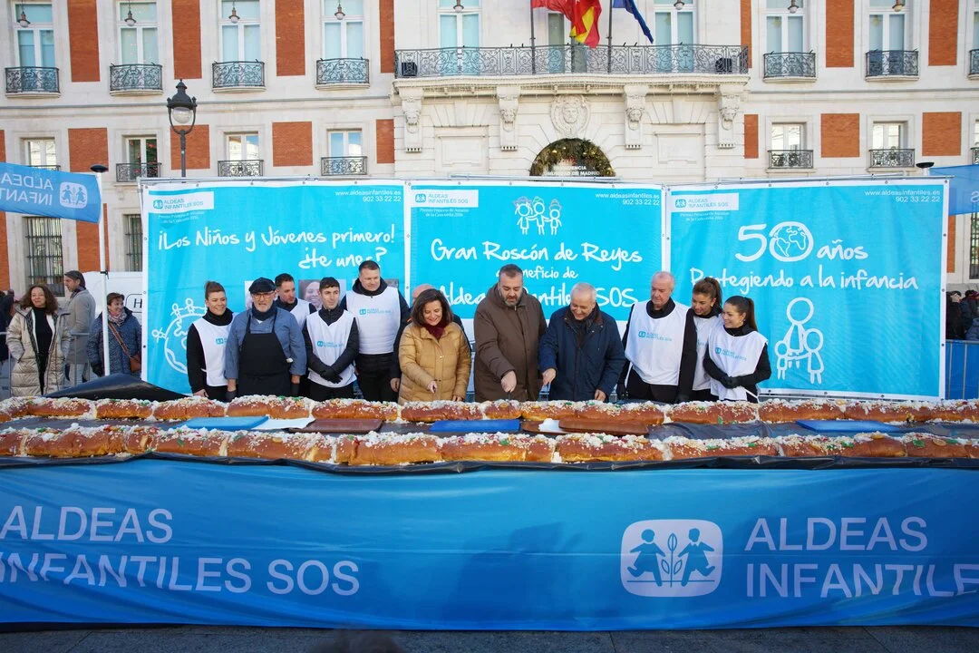 El Roscón de Reyes de Aldeas Infantiles SOS atrae a miles de visitantes en la Puerta del Sol