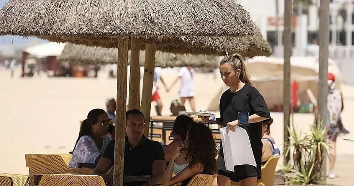 El sector turístico alcanza casi 3,1 millones de empleos tras sumar 110.712 afiliados en un año