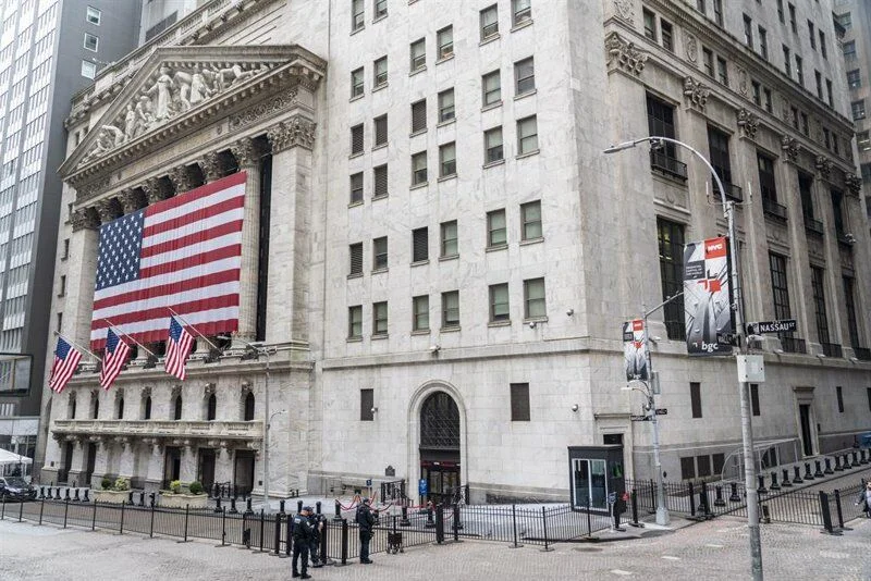El S&P 500 y Nasdaq brillan mientras el Dow Jones enfrenta caídas significativas esta semana
