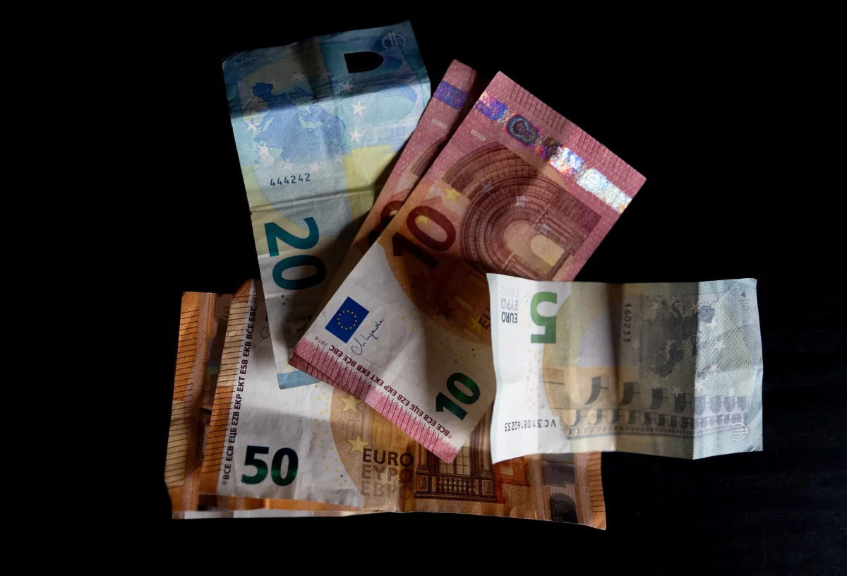El uso del efectivo se afianza en España y Portugal frente a la digitalización europea