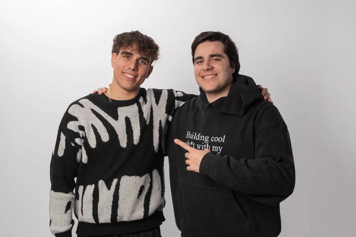 Emprendedores españoles arriesgan 100.000 dólares en Nueva York con su IA 'Amancio
