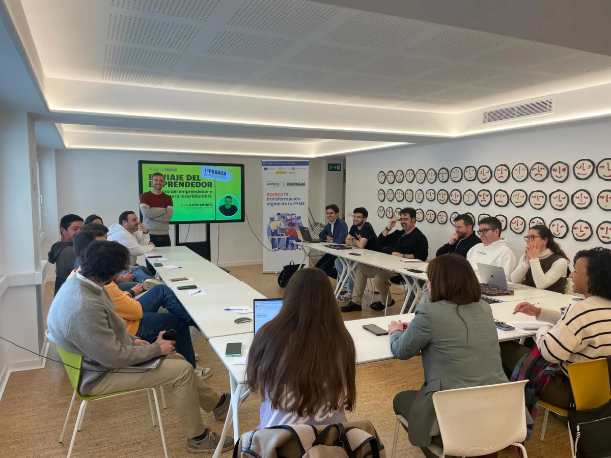 Emprendedores reciben apoyo integral del COIIAS y El Camaleón de Rubik en su trayectoria