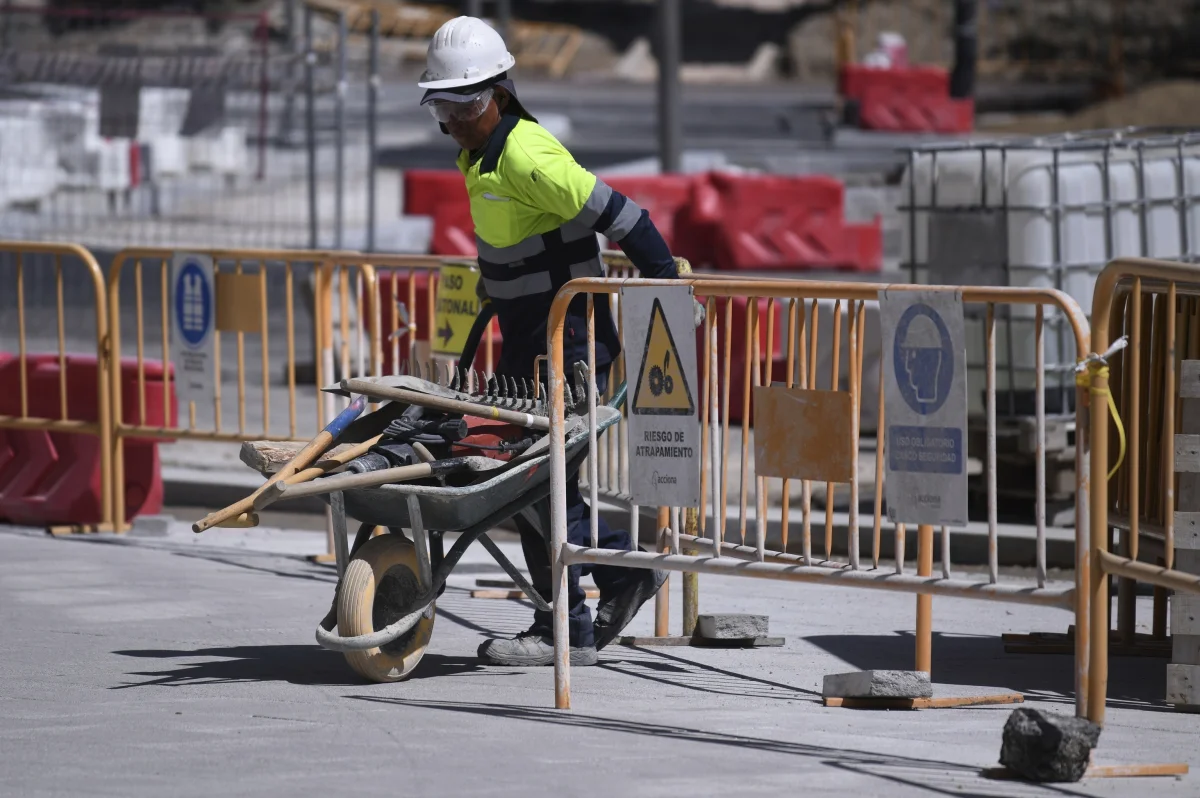 Empresas pierden miles de horas laborales mientras implementan medidas contra el calor extremo