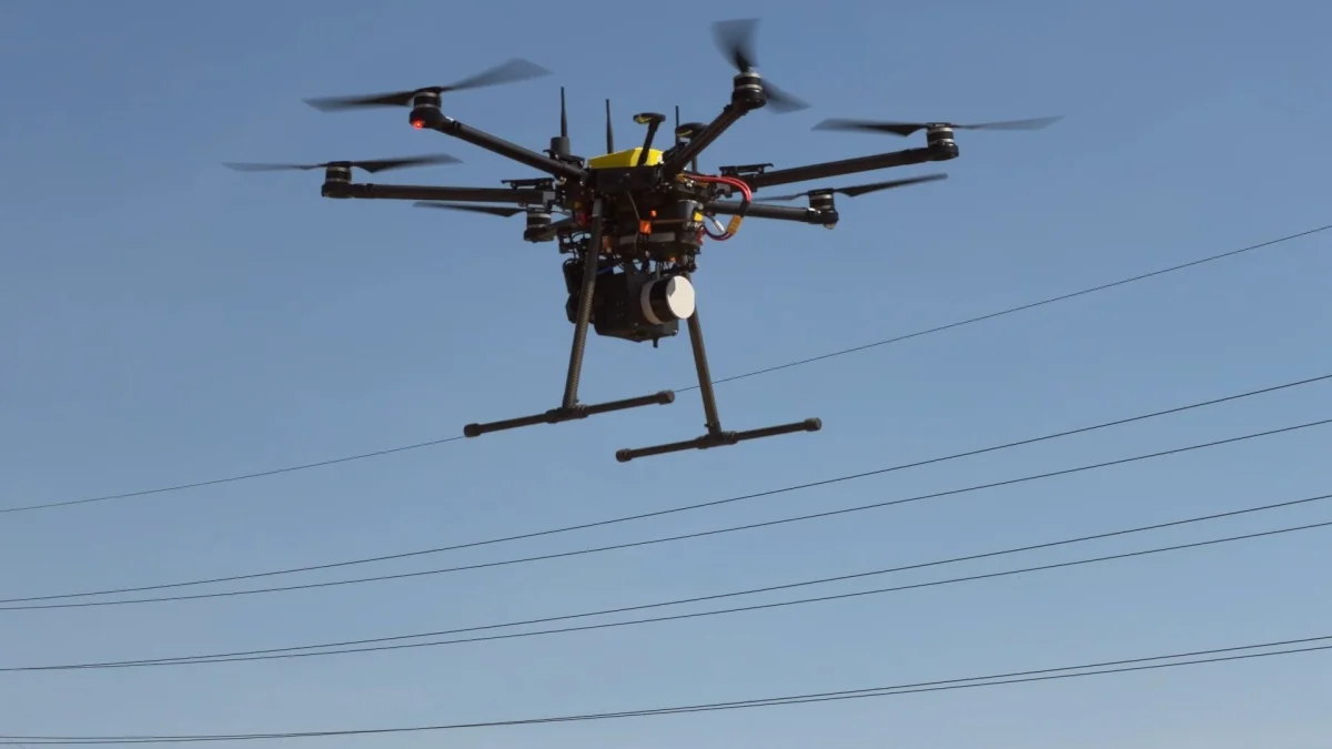 Endesa invierte 105 millones en drones e IA para proteger la red eléctrica este verano
