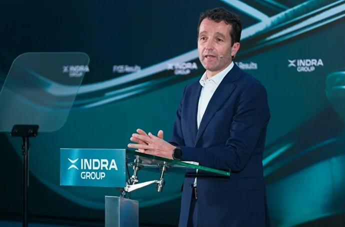 Escribano evita su destitución y mantiene el control en Indra por ahora