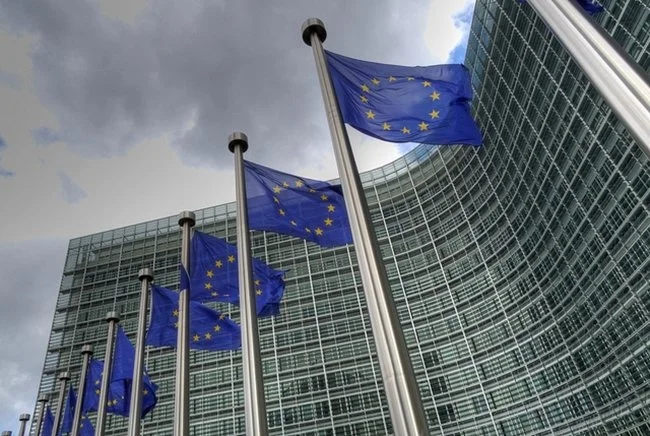España recibe elogios de Bruselas, pero enfrenta retos serios para cumplir el déficit