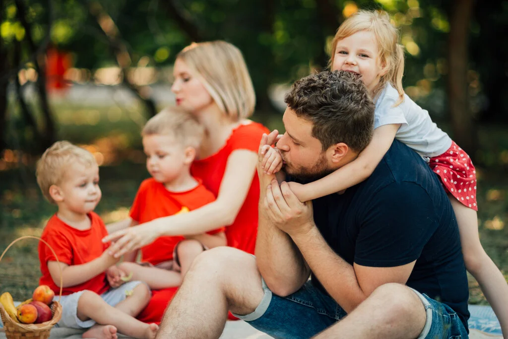 Estudios revelan que ser padres rejuvenece el cerebro y mejora la salud mental
