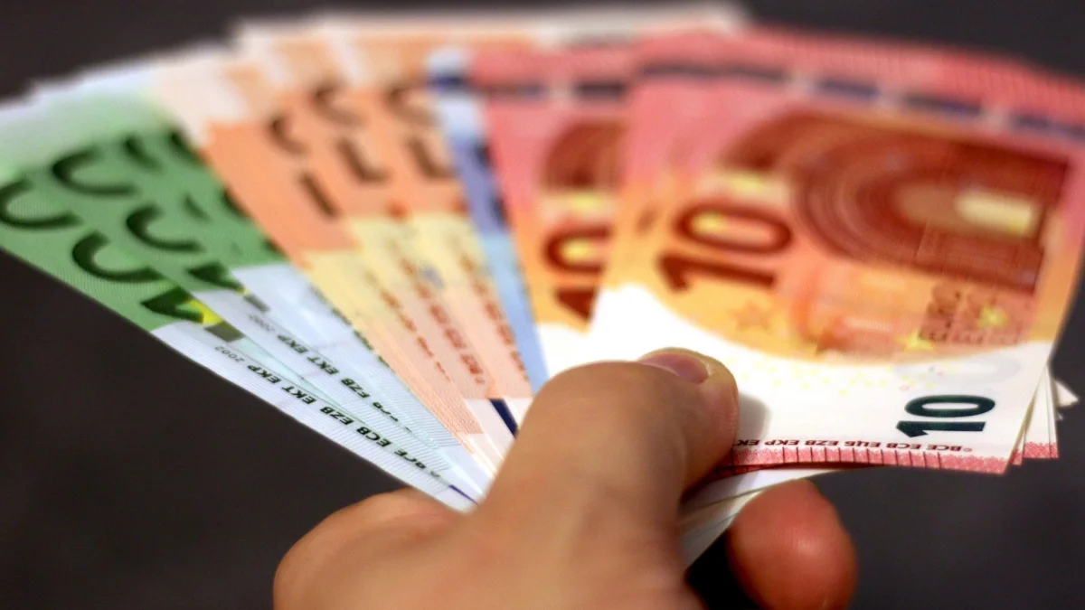 Expertos advierten: el riesgo de bloqueo de cuentas ante una posible guerra