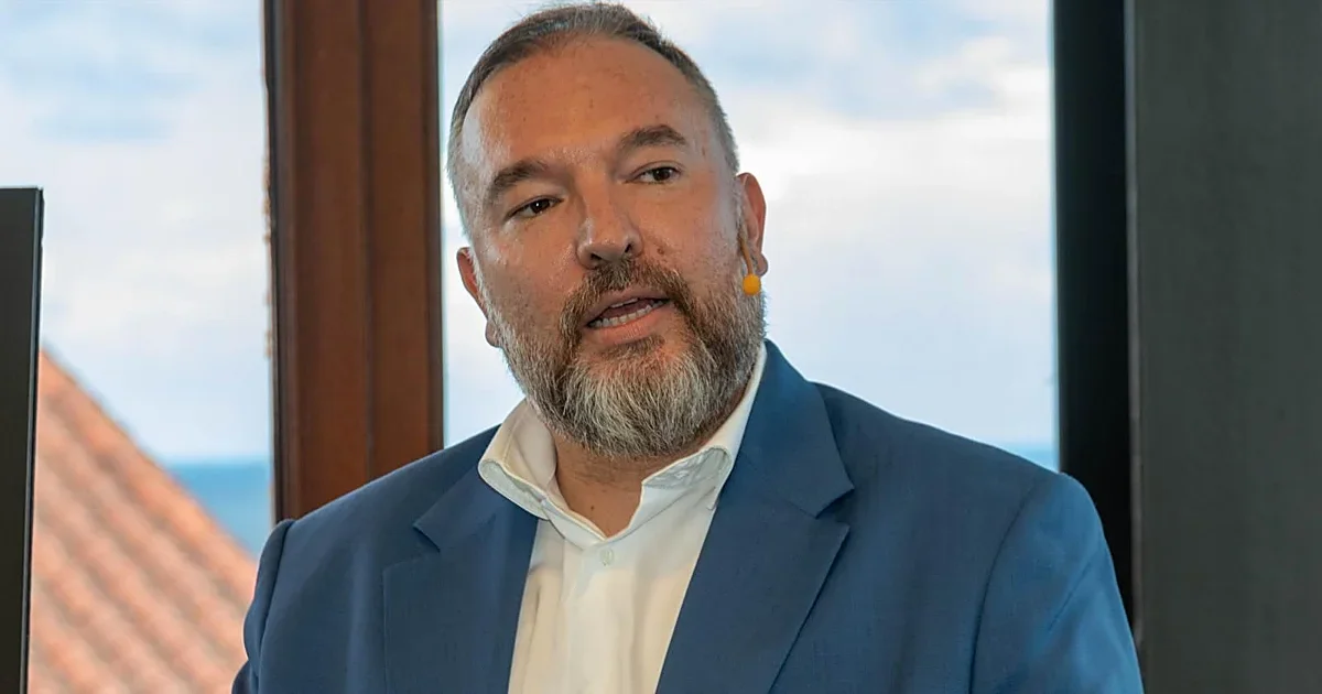 «Expertos advierten sobre el peligro de la IA: una herramienta poderosa y riesgosa»