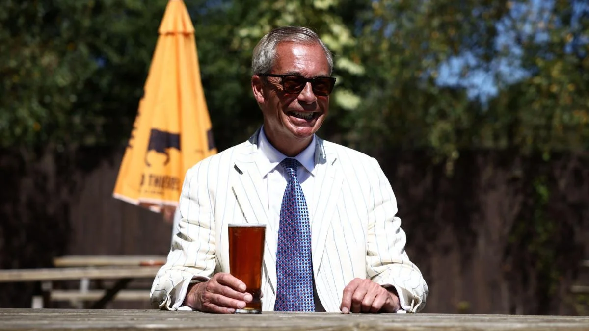 Farage regresa al Parlamento mientras sus finanzas siguen bajo la lupa pública