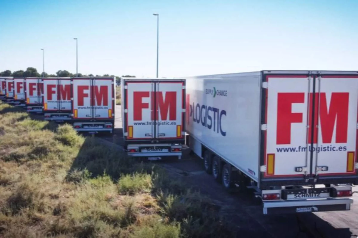 FM Logistic Ibérica mejora su red de distribución con 40 tráilers rotulados nuevos
