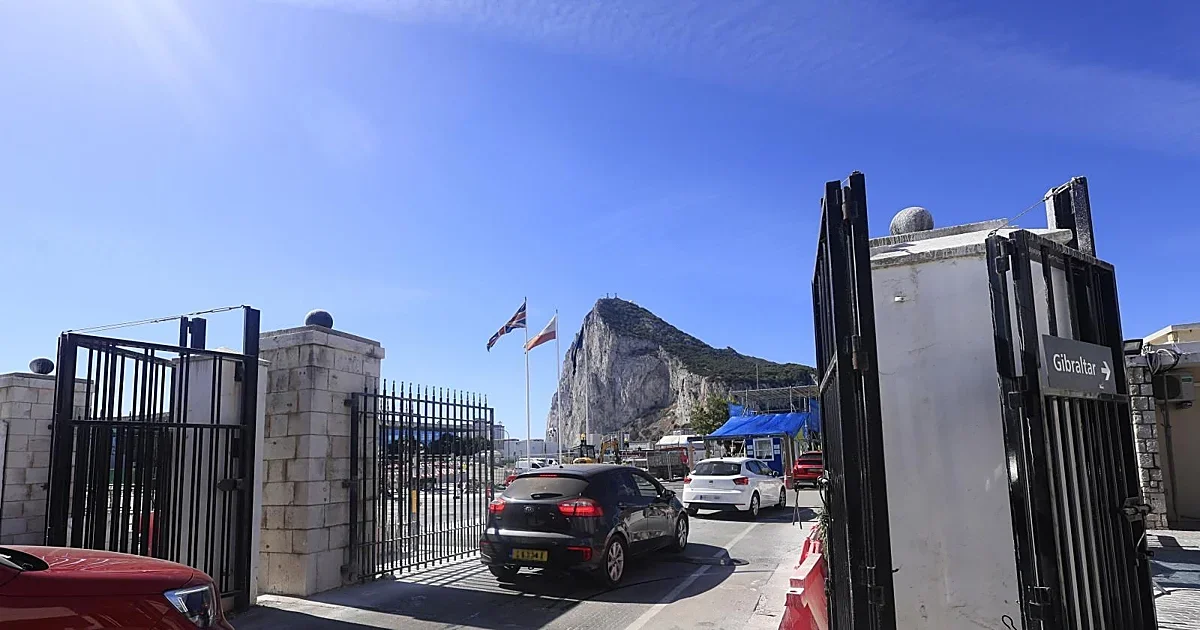 Gibraltar pierde su estatus fiscal mientras Rusia entra en la lista negra de Hacienda