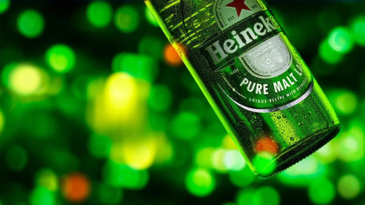 Heineken España marca un hito al operar con energía 100% renovable, impactando la sostenibilidad.