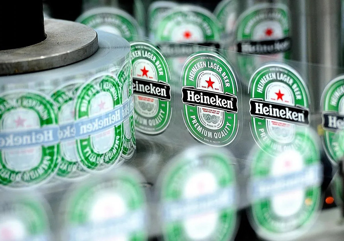 Heineken reducirá 6.000 empleos, impactando a miles de trabajadores en Europa