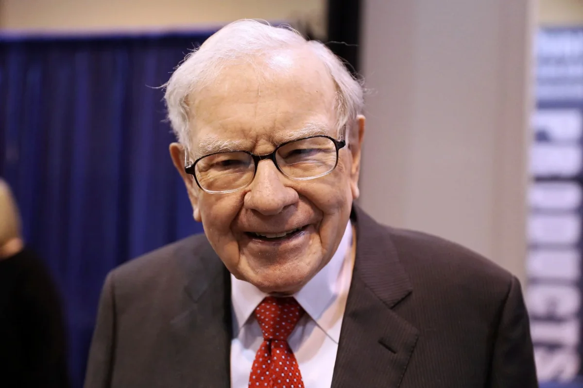 Howard Buffett toma las riendas de Berkshire Hathaway mientras Warren Buffett asume un nuevo rol
