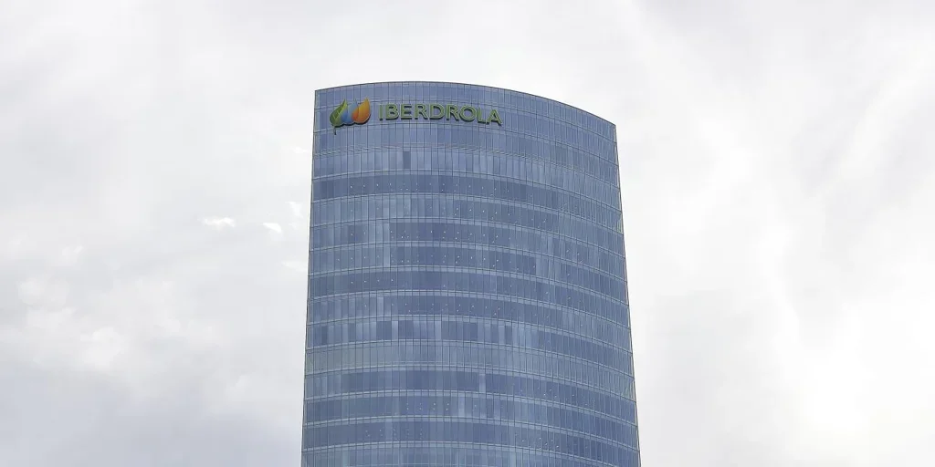 Iberdrola alcanza un hito histórico con más de 125.000 millones en bolsa, impulsando la energía renovable