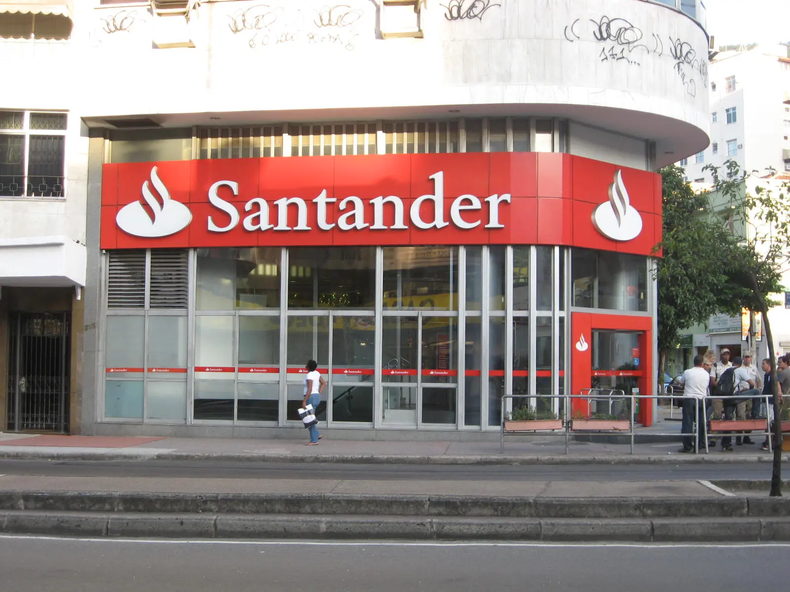 La IA redefine la banca: Juliá asegura que Santander superará a los neobancos