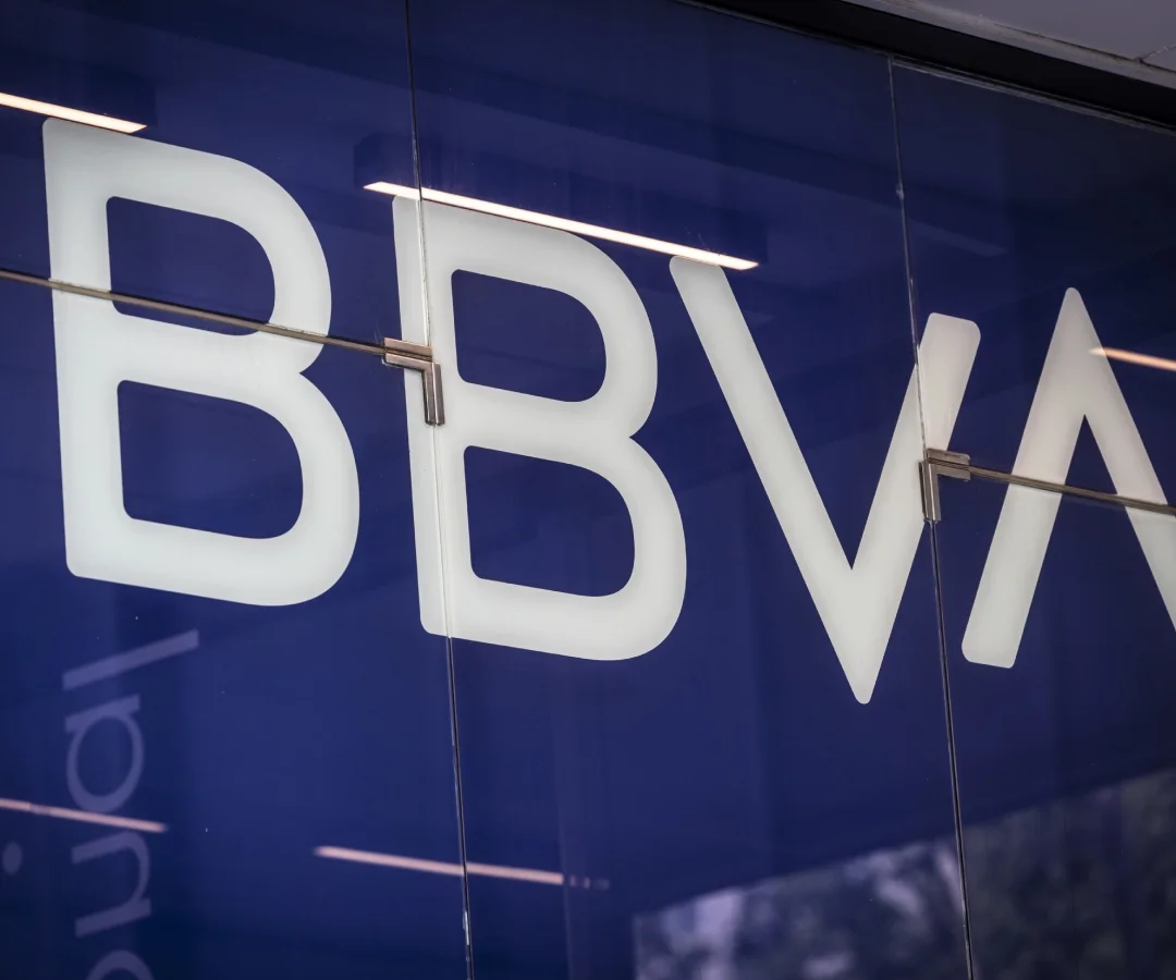 El megafondo del BEI de 15.000 millones transforma la inversión de Santander y BBVA