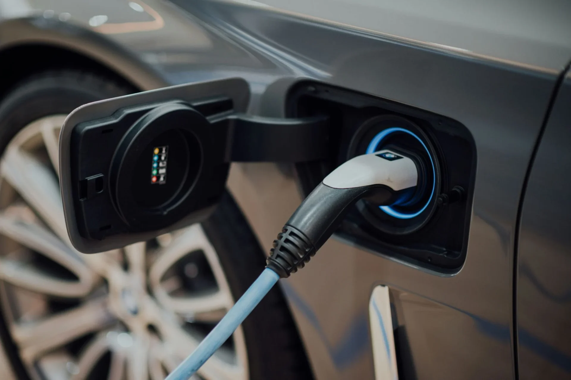 Los consumidores españoles ahorrarán hasta 4.500 euros con coches eléctricos europeos