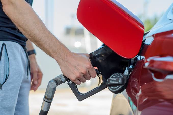 Los españoles enfrentan el mayor aumento de precios de carburantes en dos décadas durante el verano