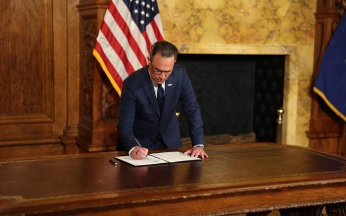 Las nuevas exigencias del gobernador de Pennsylvania complican permisos para centros de datos