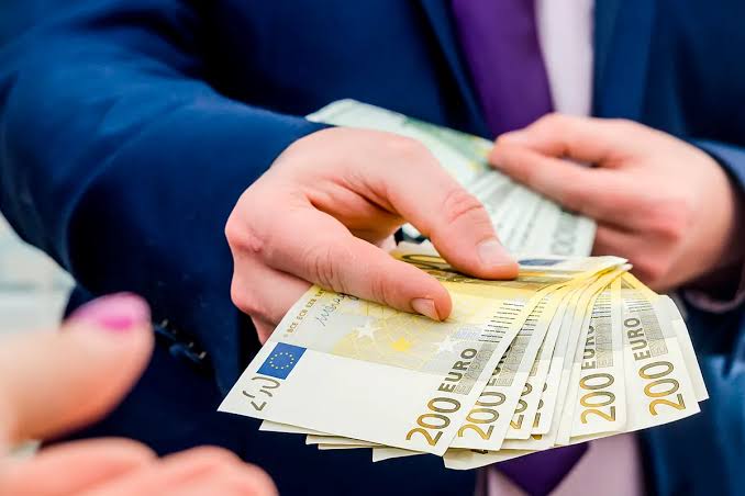 Los neobrókeres desafían a la banca: cuentas remuneradas en riesgo por la competencia