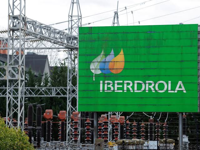 Iberdrola se prepara para eclipsar los 10.000 millones en beneficios, transformando el sector energético.