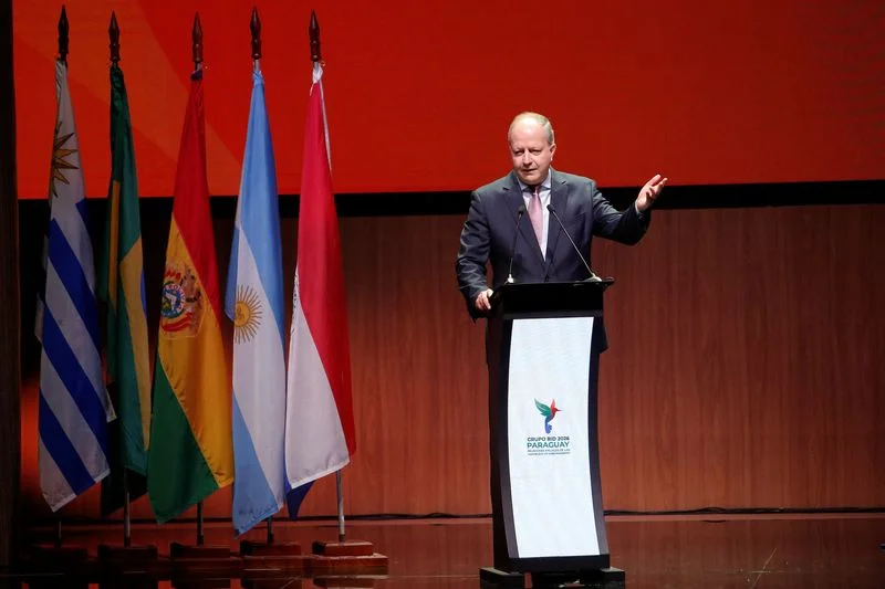 Incertidumbre económica en Paraguay tras la renuncia del Ministro de Economía y Finanzas