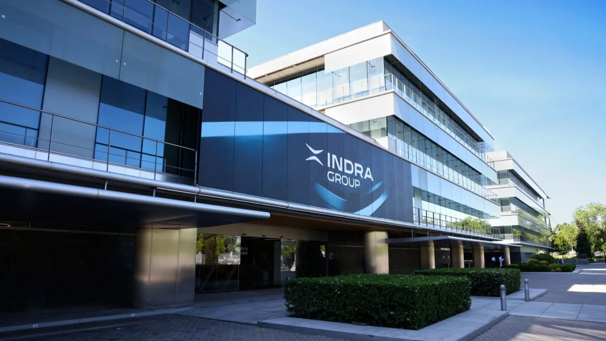 Indra reestructura su cúpula directiva mientras busca estabilizar su futuro tras cambios clave