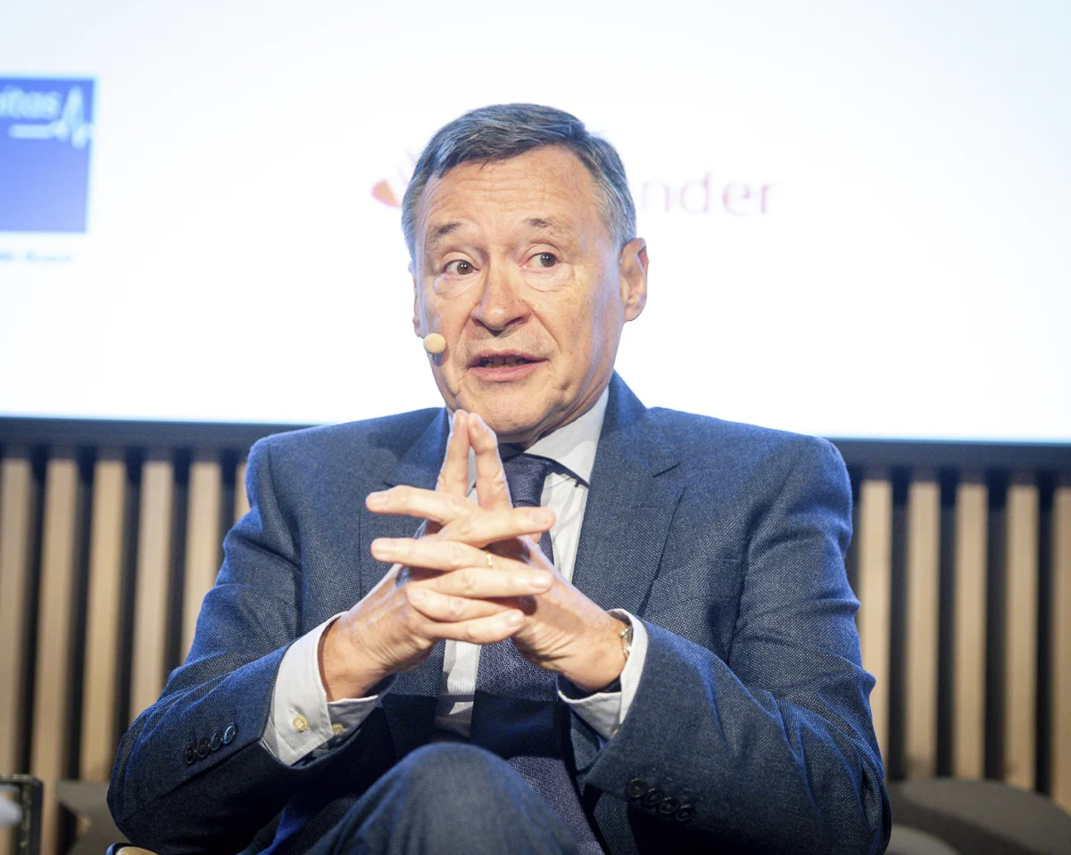 Indra refuerza su dirección con el nombramiento exprés de Ángel Simón como presidente no ejecutivo