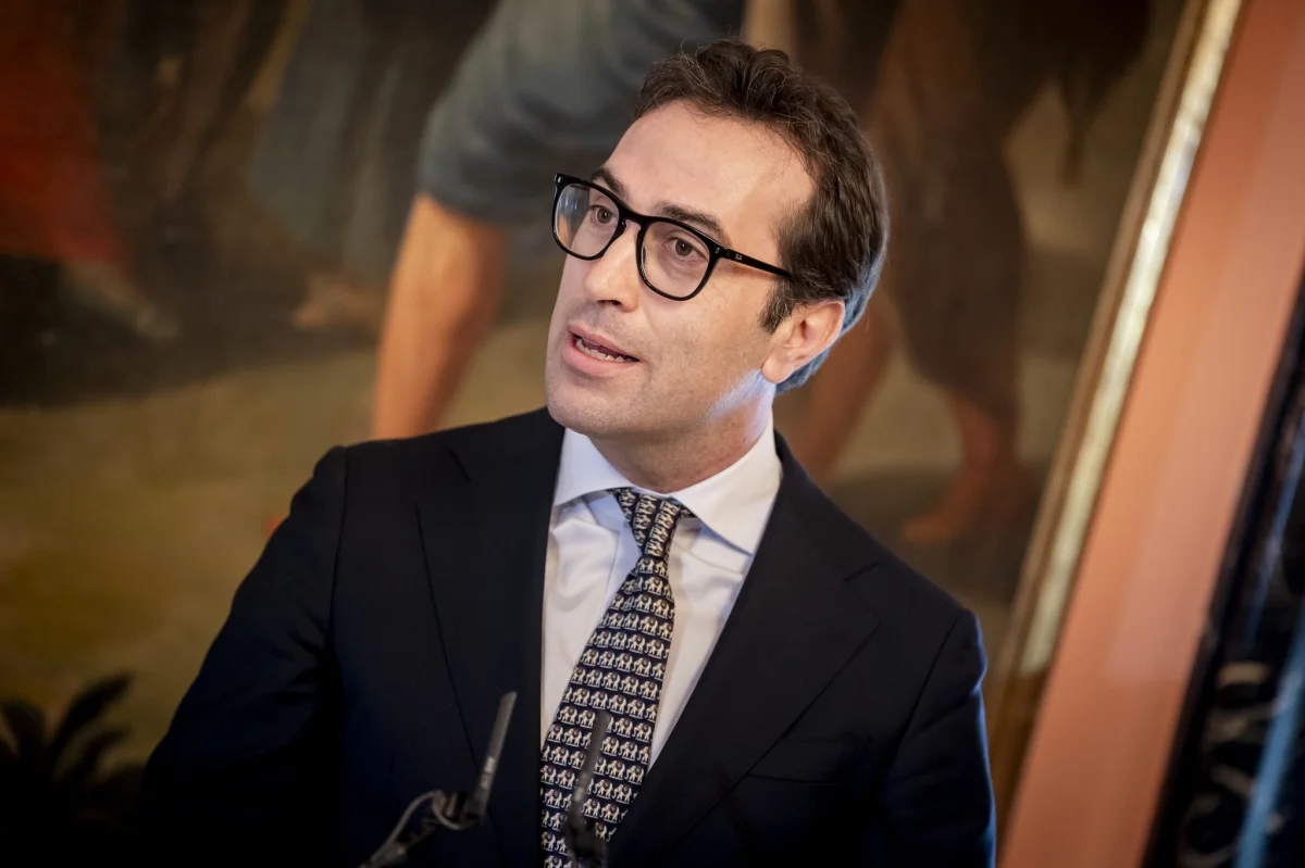 Indra refuerza su gobernanza ante la presión de los accionistas y el mercado