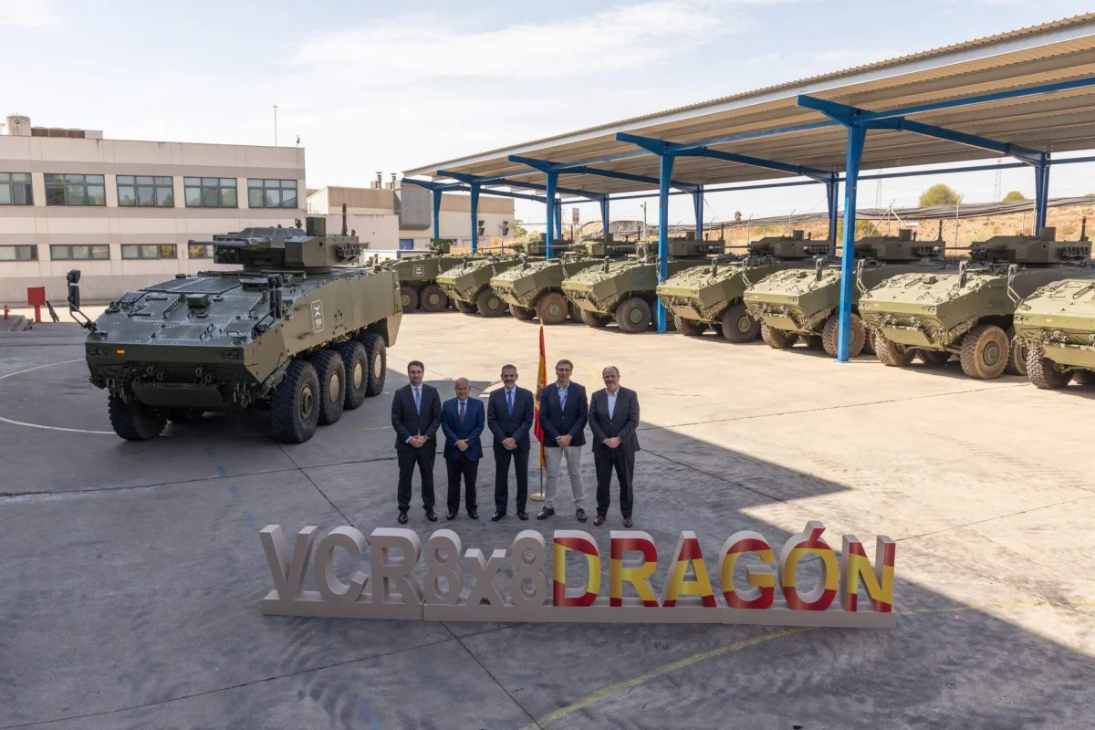 Indra refuerza su liderazgo militar con la entrega del Dragón 8x8 número 100 a la OTAN