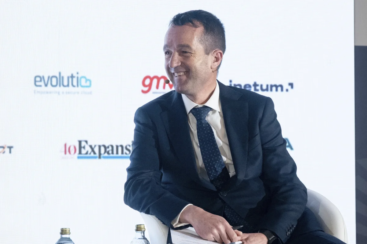 Indra supera récords en 2025 y mantiene su potencial de crecimiento, según Escribano