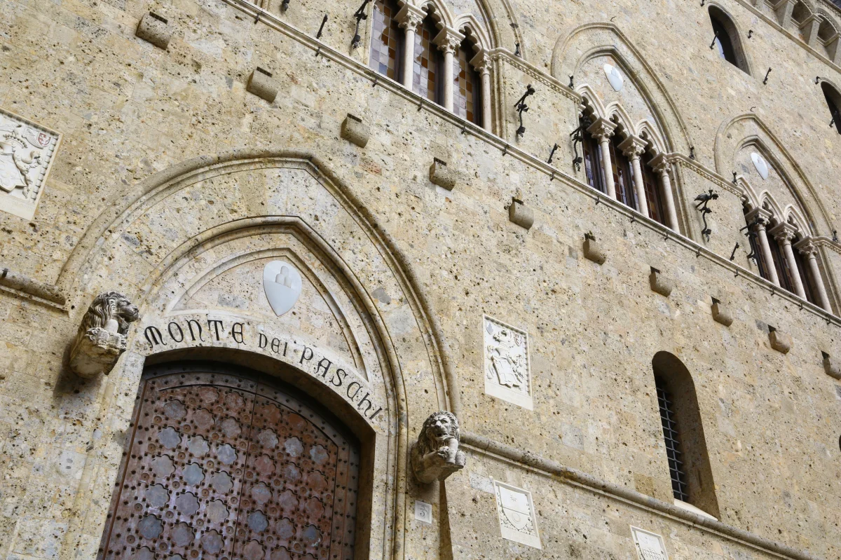 Intesa aumenta su oferta a Monte dei Paschi y despierta la atención del mercado italiano