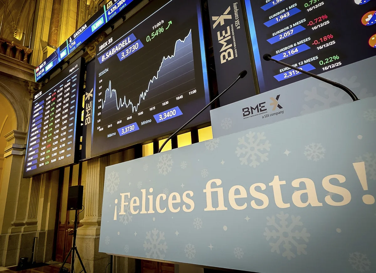 Inversores celebran el auge del Ibex 35: once valores se disparan un 70% en 2025